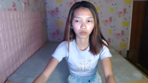 Snapshot of skinnyirisbunny chatting on October 10, 10:03 am skinnyirisbunny online show from October 10, 10:03 am