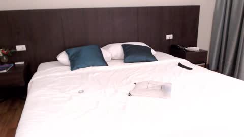 Snapshot of skinnythai4u chatting on November 22, 2:27 pm skinnythai4u online show from November 22, 2:27 pm