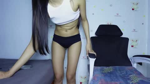 skinnythai4u online show from May 14, 2:35 pm