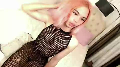 skinnytrans69 online show from May 28, 1:30 pm