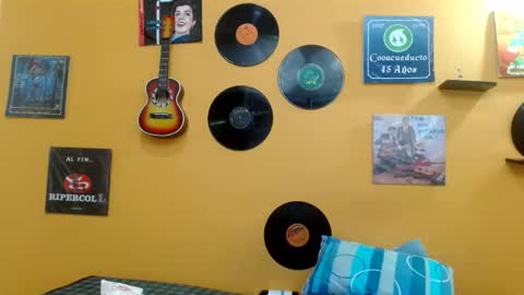 Snapshot of skinnyverus18 chatting on January 14, 7:19 pm VERUS online show from January 14, 7:19 pm