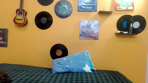 Snapshot of skinnyverus18 chatting on January 18, 6:55 pm VERUS online show from January 18, 6:55 pm