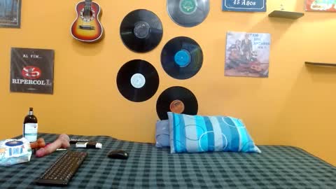 Snapshot of skinnyverus18 chatting on February 2, 6:39 pm VERUS online show from February 2, 6:39 pm