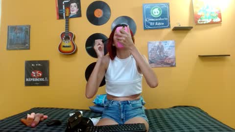 Snapshot of skinnyverus18 chatting on February 6, 7:39 pm VERUS online show from February 6, 7:39 pm