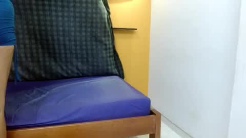 Snapshot of skinnyverus18 chatting on February 7, 7:06 pm VERUS online show from February 7, 7:06 pm