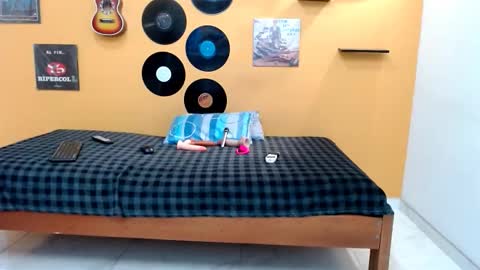 Snapshot of skinnyverus18 chatting on February 9, 7:07 pm VERUS online show from February 9, 7:07 pm