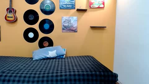 Snapshot of skinnyverus18 chatting on February 16, 6:59 pm VERUS online show from February 16, 6:59 pm