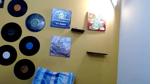 Snapshot of skinnyverus18 chatting on February 23, 7:11 pm VERUS online show from February 23, 7:11 pm