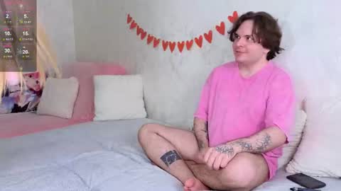 Snapshot of skuf_page chatting on July 16, 7:53 pm Ethan and Mona online show from July 16, 7:53 pm