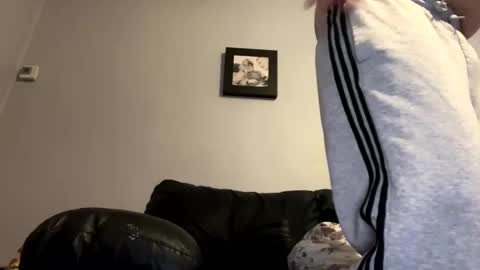 skuzzy25 online show from December 29, 4:16 am