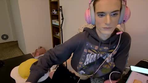 Snapshot of sky4dylancb chatting on November 29, 6:33 pm Gem online show from November 29, 6:33 pm