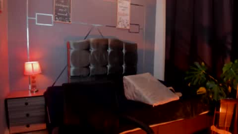 Snapshot of sky_jules chatting on October 20, 3:40 am Daniel online show from October 20, 3:40 am