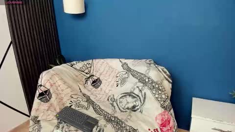 sky_rivers online show from December 15, 12:26 am