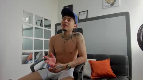 sky_wild online show from October 24, 8:16 pm