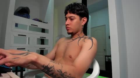 sky_wild online show from March 25, 4:07 am