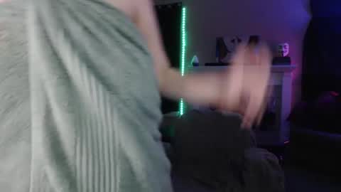 SKYLE   online show from December 3, 3:30 am