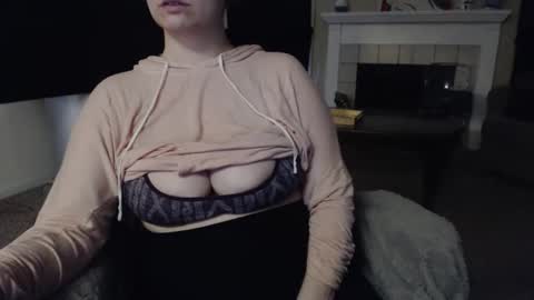 SKYLE   online show from March 22, 8:56 pm