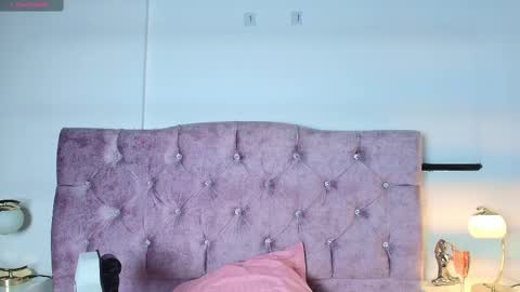 Snapshot of skye_moore chatting on October 18, 7:25 pm skye moore online show from October 18, 7:25 pm