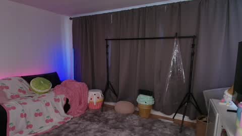 Skye Watson online show from September 19, 6:52 pm