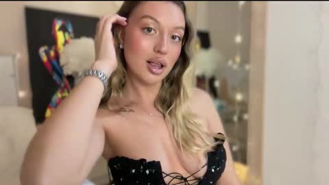 GARRY AND SOPHIA online show from December 18, 6:47 pm