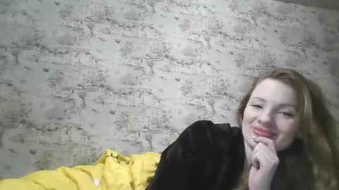 Snapshot of skyler_wans chatting on February 16, 12:41 am Skyler online show from February 16, 12:41 am