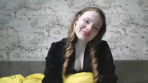 Snapshot of skyler_wans chatting on February 19, 6:10 pm Skyler online show from February 19, 6:10 pm
