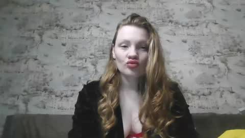Snapshot of skyler_wans chatting on February 21, 10:15 pm Skyler online show from February 21, 10:15 pm