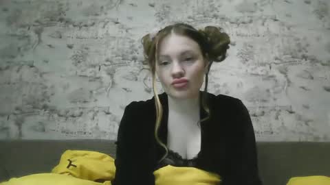 Snapshot of skyler_wans chatting on February 23, 6:12 pm Skyler online show from February 23, 6:12 pm