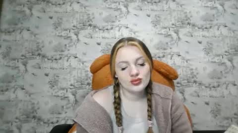 Snapshot of skyler_wans chatting on October 4, 2:37 pm Skyler online show from October 4, 2:37 pm