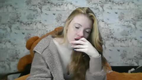 Snapshot of skyler_wans chatting on October 20, 6:03 am Skyler online show from October 20, 6:03 am