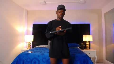 SKYLERBIGXXX online show from April 29, 5:00 am