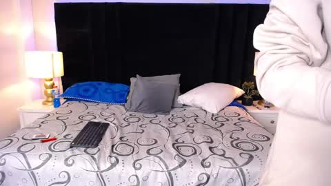 SKYLERBIGXXX online show from May 7, 5:02 am