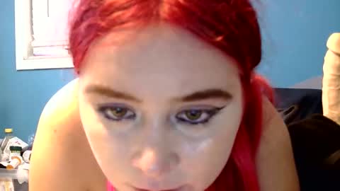 Snapshot of skylerrayy chatting on November 9, 6:33 am skylerrayy online show from November 9, 6:33 am