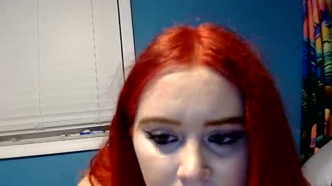 Snapshot of skylerrayy chatting on November 10, 2:21 am skylerrayy online show from November 10, 2:21 am