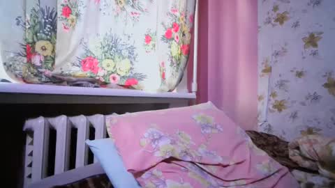 skyressie333 online show from January 18, 8:10 am