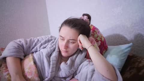 skyressie333 online show from February 7, 6:45 pm