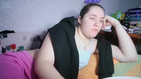 skyressie333 online show from February 21, 7:54 pm