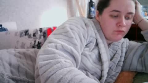 skyressie333 online show from March 12, 1:40 pm