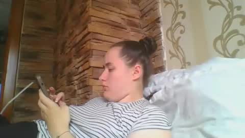 skyressie333 online show from October 18, 8:26 am