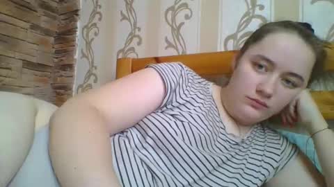 skyressie333 online show from February 16, 6:53 am