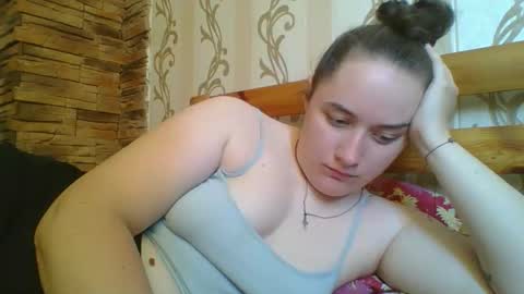 skyressie333 online show from May 9, 9:03 am