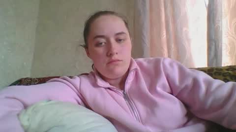 skyressie333 online show from May 10, 1:05 pm
