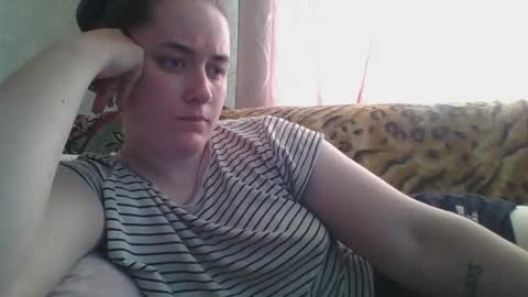 skyressie333 online show from May 14, 7:04 am