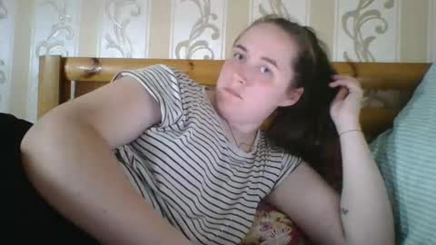 skyressie333 online show from May 14, 7:09 pm