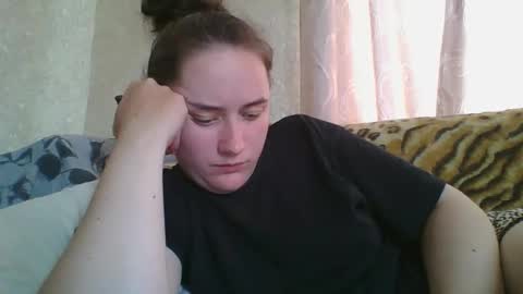 skyressie333 online show from May 20, 9:37 am