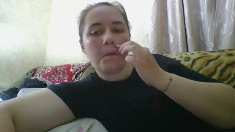 skyressie333 online show from May 21, 7:10 pm