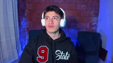 Snapshot of skyrid3r chatting on March 10, 5:22 am Skyrider online show from March 10, 5:22 am