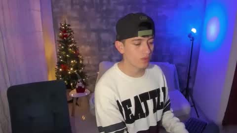 Snapshot of skyrid3r chatting on December 4, 6:16 pm Skyrider online show from December 4, 6:16 pm