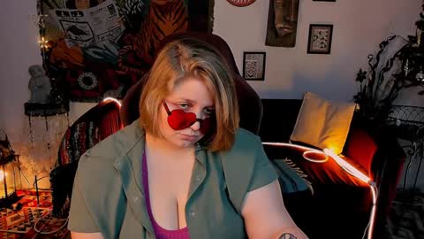 Snapshot of sladadeew chatting on January 5, 4:06 pm Slada Deew online show from January 5, 4:06 pm
