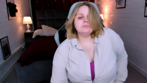 Snapshot of sladadeew chatting on January 22, 9:02 am Slada Deew online show from January 22, 9:02 am